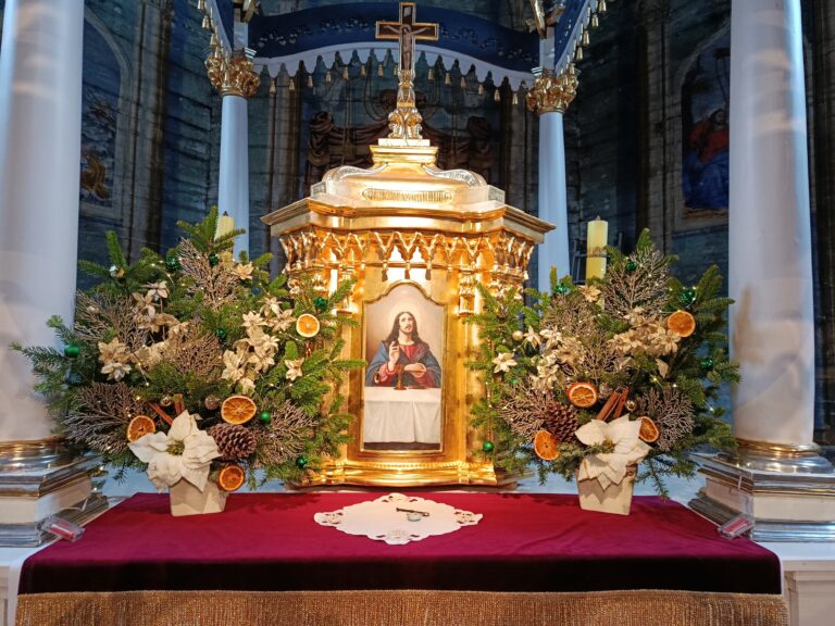 Dekoracja świąteczna w naszej parafii